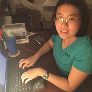 Headshot of undergraduate Tutor Grace Yue