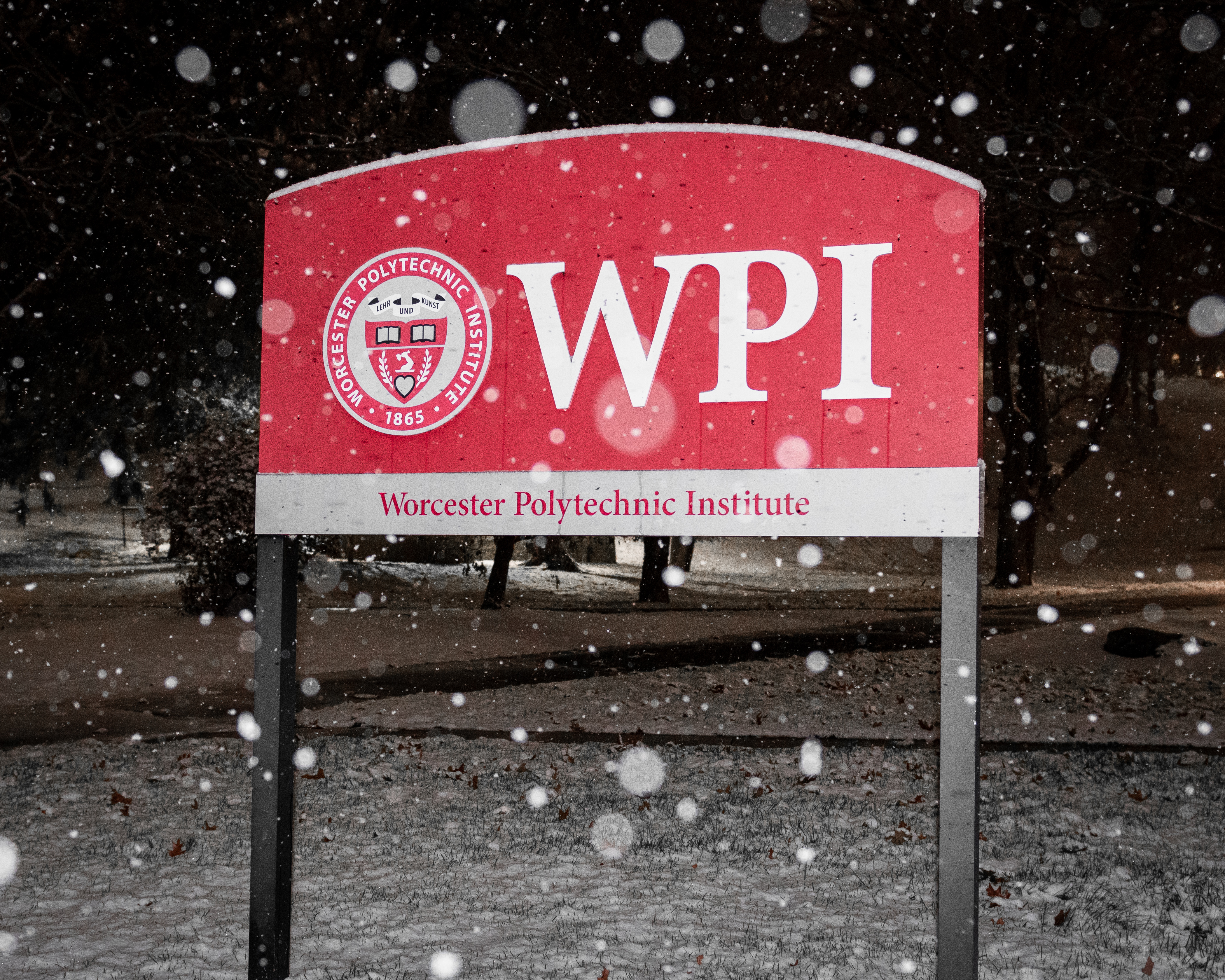 WPI sign in the snow
