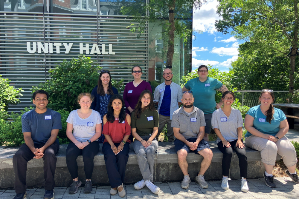 11 RET participants in front of Unity Hall