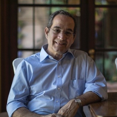 Portrait photograph of Martín Burt