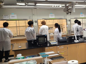 Grade 9 students conducting Chemistry experiments to design the loudest “boom”