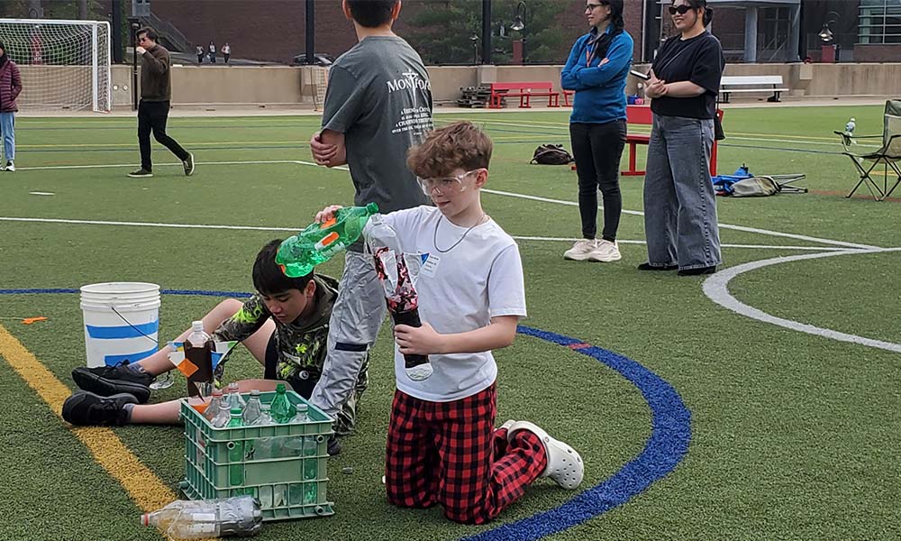 Filling up a water rocket with water