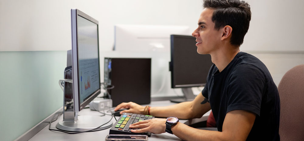 WPI Business School student using a Bloomberg computer terminal in a Business School lab.