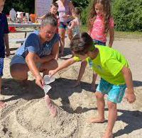 Amanda Gallerani  collaborating with a student on a science project