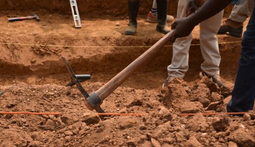 mining in red dirt