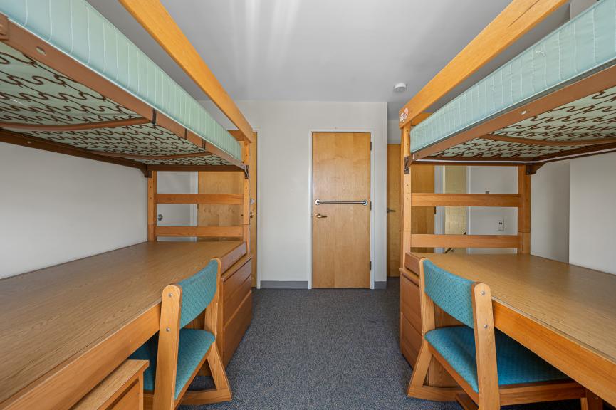 5 person apartment double bedroom with lofted beds