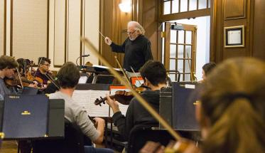 Doug Weeks conducts a group of WPI students during a music practice.