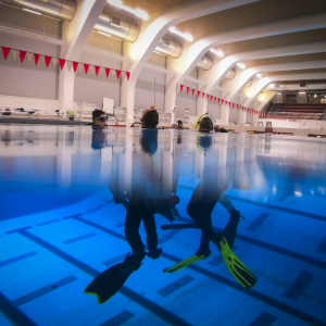 WPI Students playing scuba hockey in the pool